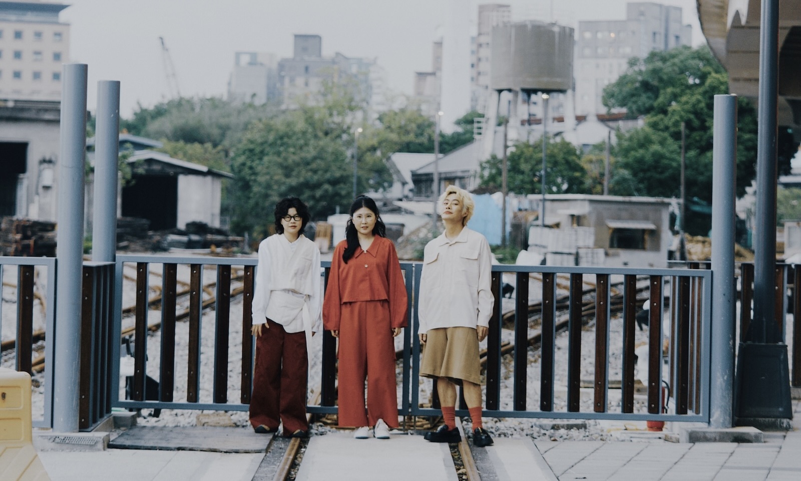 【救苦救難讀書菩薩】吳曉樂╳陳栢青╳傑尼《反正你也不睡覺》：希望痛苦的青少年，跟我們一起活下來