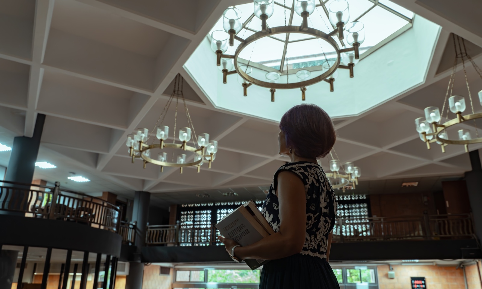 我們在戰火前閱讀 𝙱𝚘𝚘𝚔𝚜 𝙱𝚎𝚏𝚘𝚛𝚎 𝙰𝚜𝚑𝚎𝚜