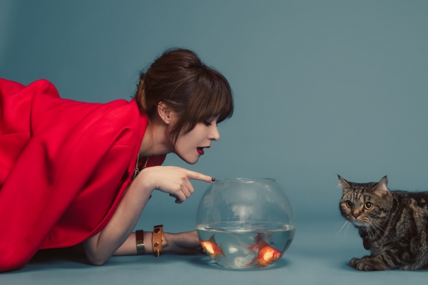 四月封面｜喵星人，老靈魂，好情人──女孩 Riin 與胖貓的動物溝通