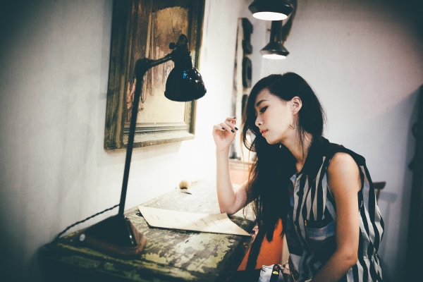 吞嚥寂寞下飯，等待遠處的光——專訪吳可熙