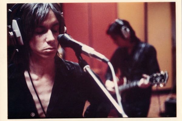 金獎導演吉姆賈木許《一級危險》，紀錄龐克教父伊吉帕普癲狂一生