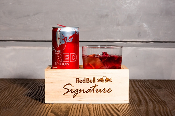 Red Bull 快閃店 R.E.D 與
《擺渡人》合作, 電影關鍵調酒 See You Tomorrow 上市