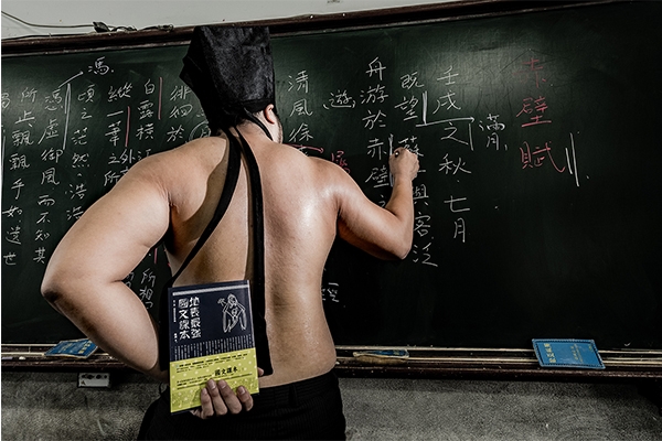 詮釋之必要（一）： 
專訪「地表最強國文課沒有之一」陳茻