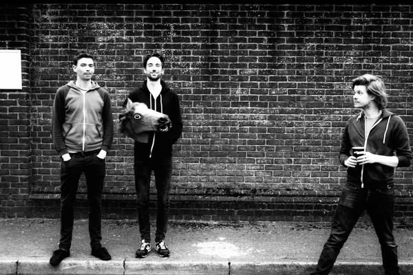 在荒島上的一炬火把,煽點文明的種源:專訪牛津樂團 TTNG