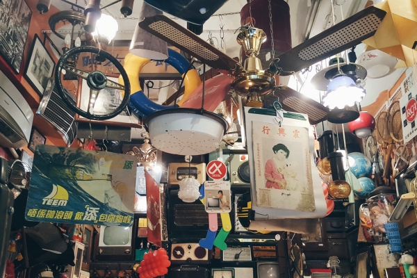 香港迷走：舊城中環，
讓人沉溺的破敗之美