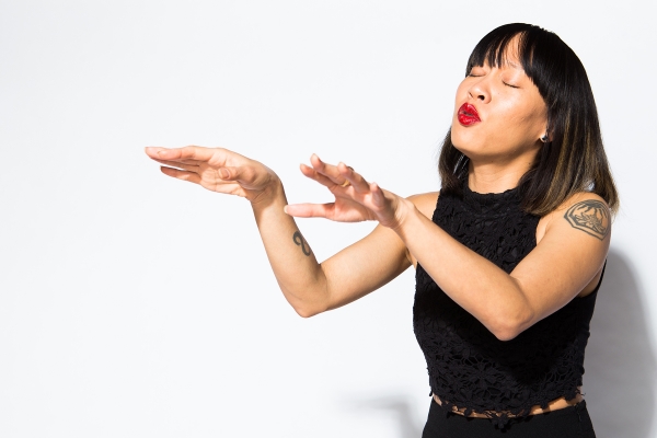 呼喊世界另一端，讓詩撞擊現場——專訪口語詩人蔡仁儀