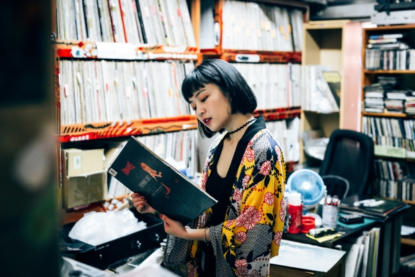 不過是一場約會|
妳在我大腿上,打著後搖的節拍