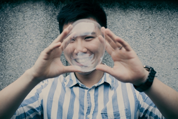 專訪《弄泡泡的人》，愛情薩滿陳柏煜：不要被發現我很胖喔