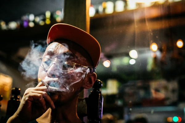 純情男子漢,最好的修辭只有幹:專訪恣睢麻利《我們的戒菸失敗》