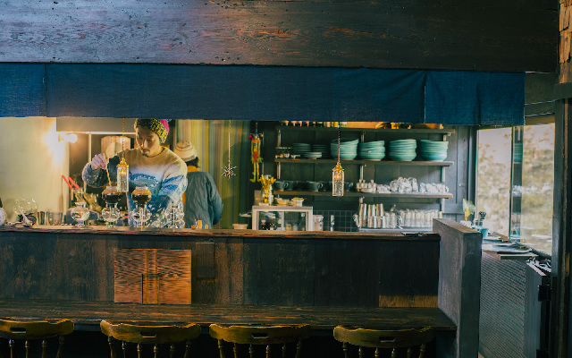 欸，那間咖啡廳老闆，唱過動畫 OP 哦——北陸飛驒：走進店裡走進故事