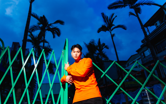 這麼多雙眼睛在看你，你還可以是自己嗎？專訪 LINION