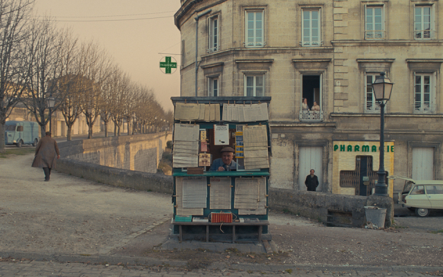 不只置中，更要讓觀眾置身其中—— 《法蘭西特派週報》，在生活裡重建一座虛構的城市場景