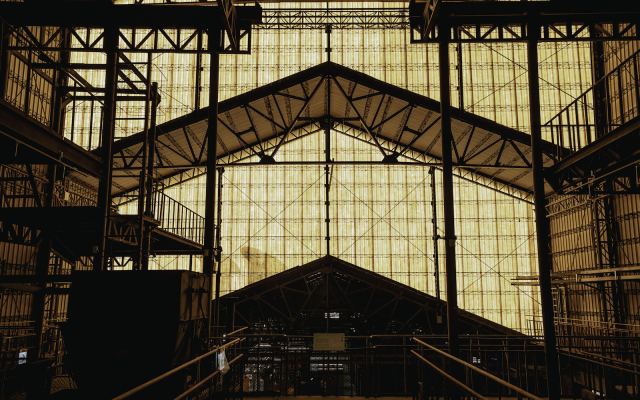 屏東菸葉廠《菸・葉・廠——複薰的金黃記憶》：留白的地方，歷史可以填滿