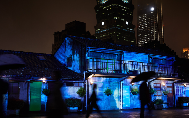 打上燈光，四四南村的過去顯影：〈村光44 fragments〉裡的巨龍與手榴彈