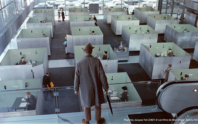 那棟幾何到不行的現代別墅，是電影真正的主角──賈克大地的冰冷建築學