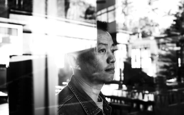 賭徒爸爸，信徒媽媽，通靈哥哥，和導演我──專訪盧盈良《神人之家》