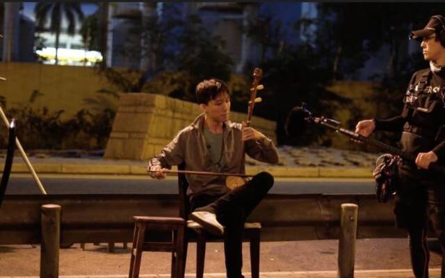 寫給浮沉香港的歌──黃衍仁，香港的濁水、窄路及其他