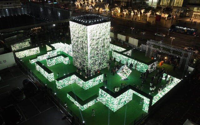 不賞花燈，而是在迷宮裡找尋異世界的兔洞──專訪馮建彰 ╳ AI 新媒體藝術團隊 OUCHHH《光鑰未來》