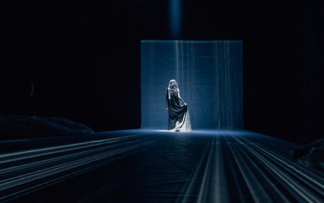 毛豆殼 200 度烤 30 分鐘，灑在琴弦上──王榆鈞《明 Dawn to Dawn》演後座談側記