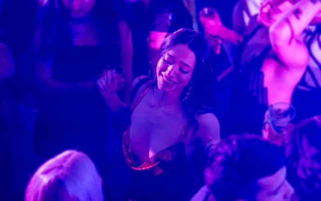 凝視《艾諾拉》：她恰恰不需要這種同情