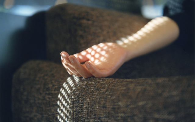 手腕上的傷口，熱水沖到依然會痛──專訪林詩硯，鏡頭裡的自傷者日常