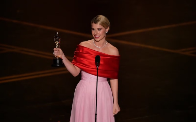 Jessie Buckley：不當上帝當逆女